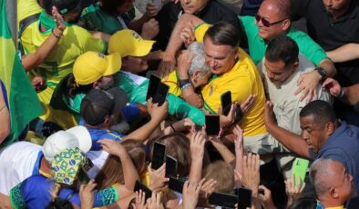 Brezilya’da eski Devlet Başkanı Bolsonaro’nun destekçileri sokakta