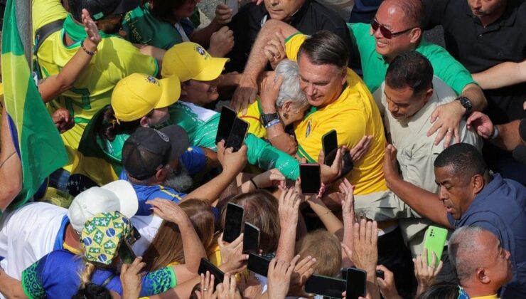 Brezilya’da eski Devlet Başkanı Bolsonaro’nun destekçileri sokakta