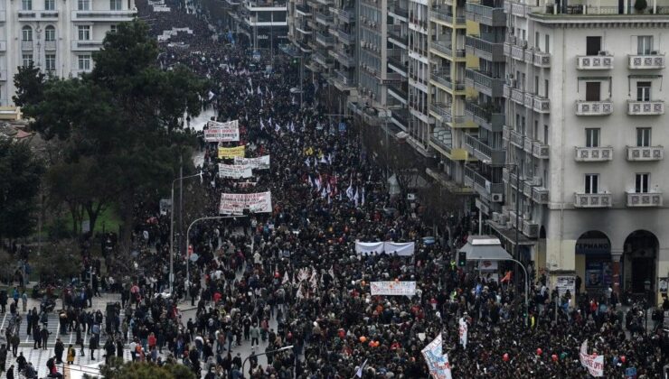 Yunanistan’da memurlar 24 saatlik greve gitti