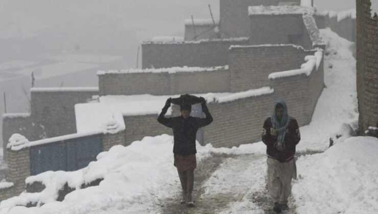 Afganistan’da olumsuz hava koşulları nedeniyle en az 60 kişi hayatını kaybetti