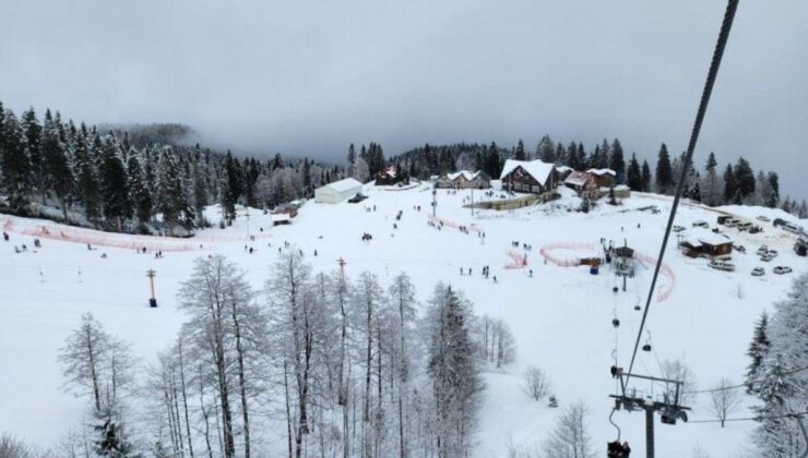 Artvin Atabarı Kayak Merkezi’nde mart karı keyfi