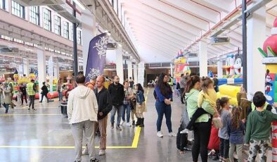 Aydınlılar, Aydın Büyükşehir Belediyesi tarafından Fuar Aydın’da düzenlenen ramazan etkinliklerinde bir araya geliyor