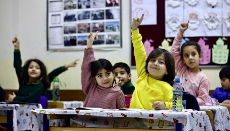 Bakan Tekin duyurdu! Öğrenciler yılda 40 saat sosyal sorumluluk projelerinde yer alacak