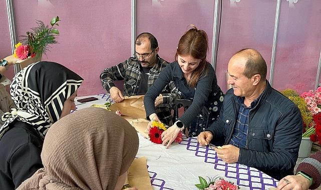 Beyler Kadın Festivali’nde eşlerine çiçek yaptı