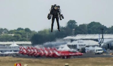 Dünyanın ilk Jetpack yarışı gerçekleşti, “Iron Man’ler” kıyasıya yarıştı