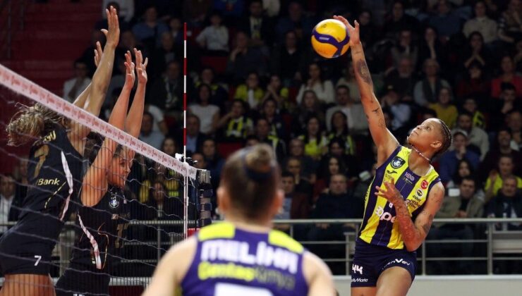 Fenerbahçe, Vakıfbank derbisini rahat kazandı