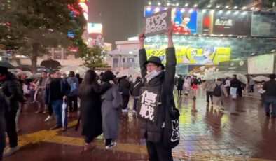 Furusawa’nın sessiz protestosu: Gazze’ye destek için Tokyo’da tek başına ayakta