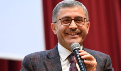 Hilmi Türkmen mutfağa girdi, gençler için sahurda menemen yaptı