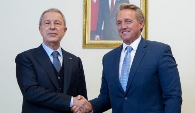 Hulusi Akar Jeffry Flake’i kabul etti