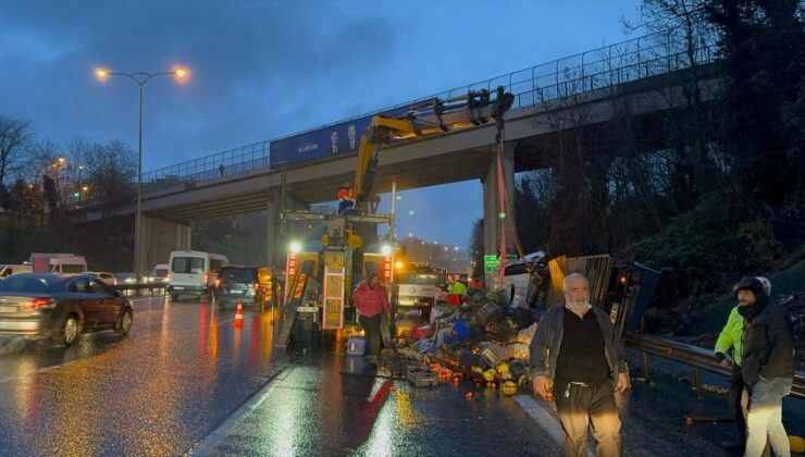 İstanbul’da İETT otobüsü ve sebze yüklü kamyon çarpıştı: Ürünler telef oldu