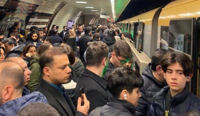 İstanbullular yolda kaldı! Metro bir kez daha arızalandı