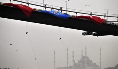 Kadın jandarmalar, 15 Temmuz Şehitler Köprüsü’nden halatlarla indi