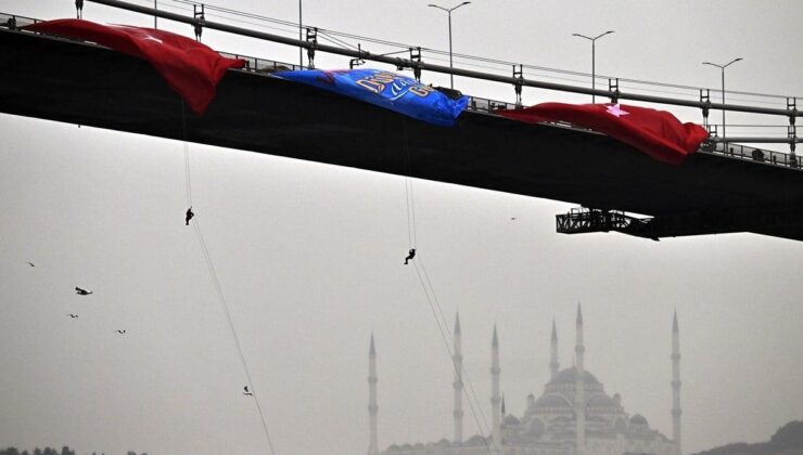 Kadın jandarmalar, 15 Temmuz Şehitler Köprüsü’nden halatlarla indi