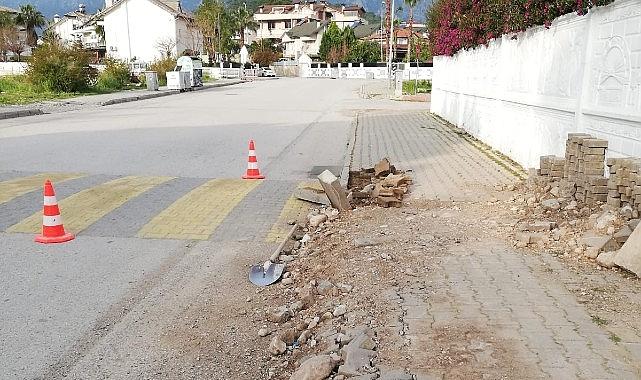 Kemer’de yol ve kaldırım çalışmaları sürüyor