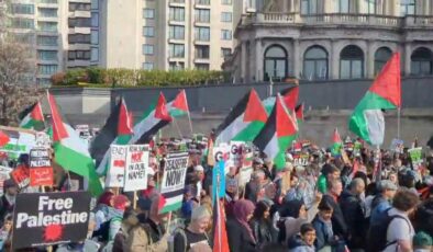 Londra’da on binlerce protestocu, Gazze’de ateşkes için yürüdü