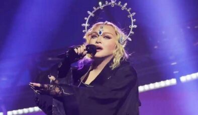 Madonna tekerlekli sandalyedeki hayranına ‘Neden oturuyorsun’ dedi! Ortalık karıştı