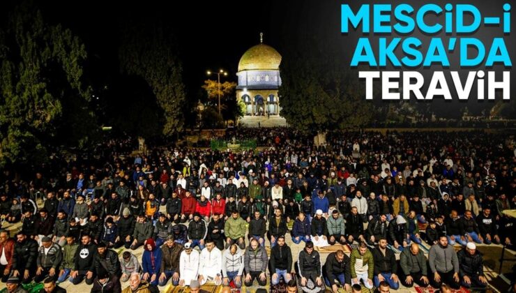 Mescid-i Aksa’da 35 bin Müslüman teravih namazında saf tuttu