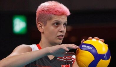 Milli voleybolcu Ebrar Karakurt gittiği mekanda olay çıkardı: Şarkıcıyla arbede yaşadı