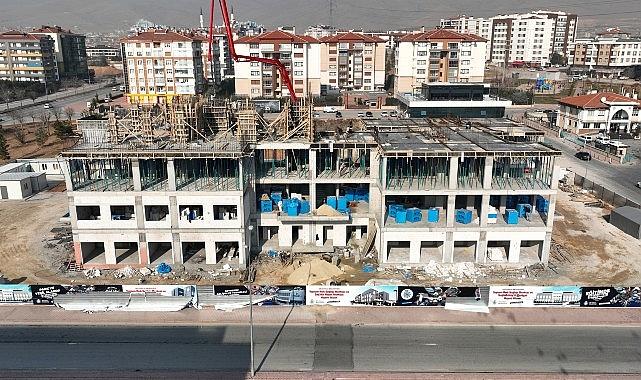 Selçuklu Belediyesi tarafından Konya’ya kazandırılacak olan Toplum Ruh Sağlığı Merkezi ve Sağlıklı Hayat Merkezi’nde yapım çalışmaları aralıksız devam ediyor