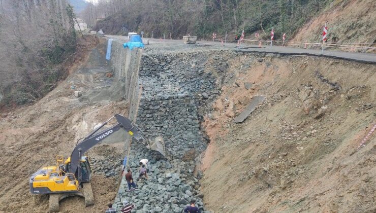 Trabzon’da yol çalışmasında heyelan felaketi