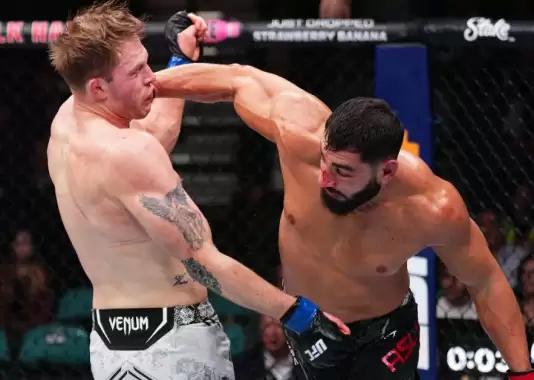 UFC’deki tek Türk İbo Aslan ilk maçında Anton’u nakavtla yendi!