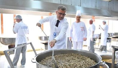 Üsküdar’da Dev Kazanlar Ramazanda İftar İçin Kaynıyor 10 Ayrı Noktada 30 Bin Kişiye Sıcak Yemek Dağıtılıyor