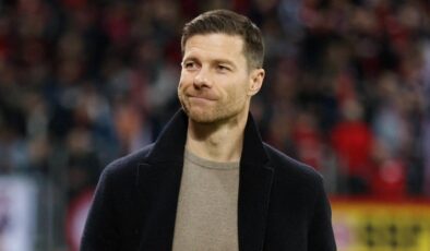 Xabi Alonso, Bayer Leverkusen’de kalıyor