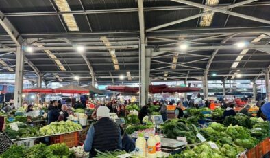 Zonguldak halk pazarında bezelye 100 liradan satıldı