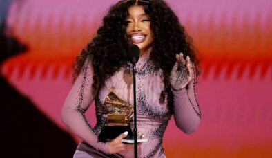 4 kez Grammy Ödülü alan ABD’li şarkıcı SZA sahnede Filistin’e özgürlük sloganı attı!