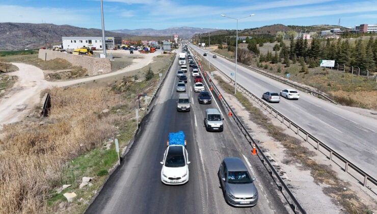 43 ilin geçiş noktasında bayram yoğunluğu: Araç trafiği yüzde 100’e ulaştı