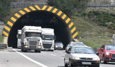 Anadolu Otoyolu’nun Bolu kesiminde bayram dönüş trafiğinde son durum: Akıcı yoğun