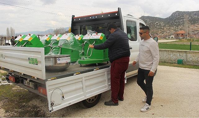 Antalya Büyükşehir kovan ve makine teçhizat desteğini sürdürüyor