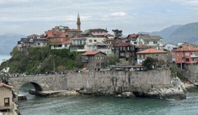 Bayram tatili Batı Karadeniz’deki turizm merkezlerine yaradı: Bartın’da Amasra hayran bıraktı