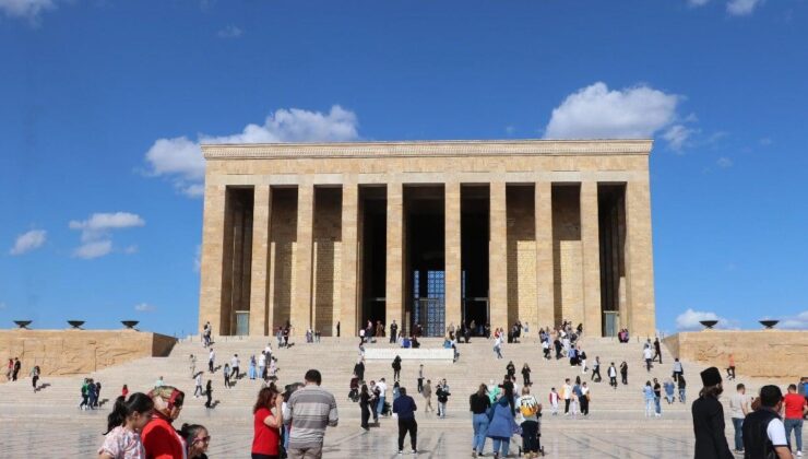 Bayram tatilinde Anıtkabir’e yoğun ilgi