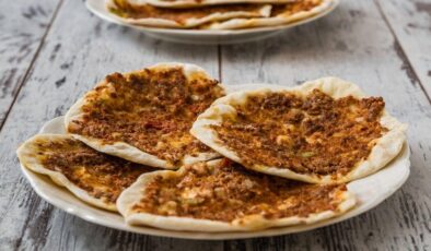 Bodrum sahillerinde lahmacun-ayran fiyatı