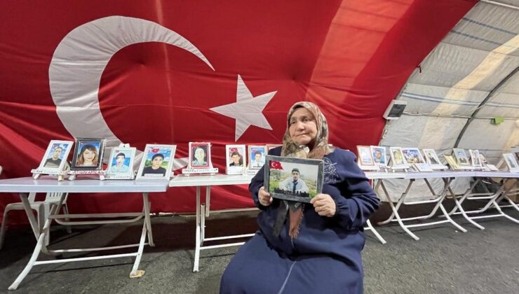 Diyarbakır’da evlat nöbetindeki ailelerin 9’uncu buruk bayramı