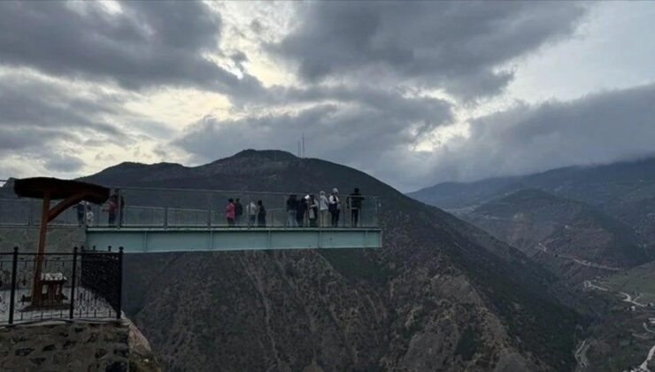 Gümüşhane’deki turistlerin yeni uğrak noktası: Cam seyir terası