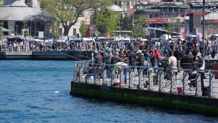 İstanbullular, tatilin son gününde sahilleri ve parkları doldurdu