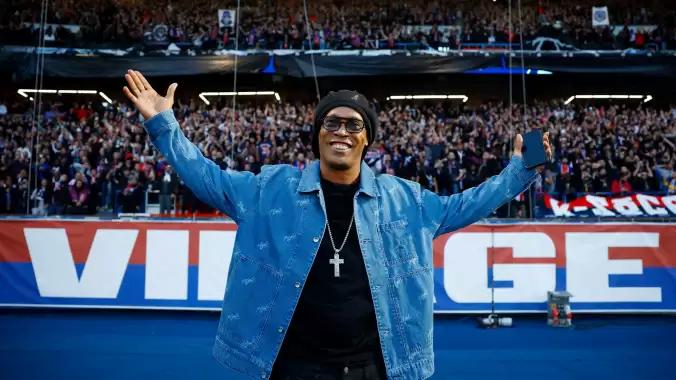 Ronaldinho, Şampiyonlar Ligi maçı için yeniden Paris Saint-Germain stadında!