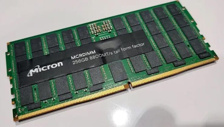 Tek bir 256 GB DDR5 bellek modülü işte böyle görünüyor