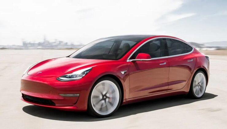 Tesla’nın tavsiyesini dinledi, 40 dakika boyunca araçta mahsur kaldı