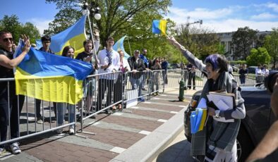 Ukrayna destekçileri, ABD’nin 61 milyar dolarlık yardım kararını sevinçle karşıladı