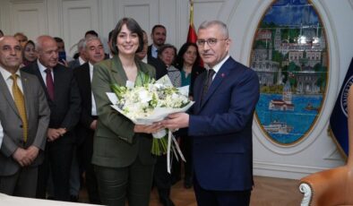 Üsküdar Belediyesi’nde Hilmi Türkmen görevi Sinem Dedetaş’a devretti