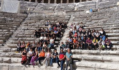 Antalya Büyükşehir’den Cumhuriyet Haftasında Çocuklara Aspendos-Side Tanıtım Gezisi