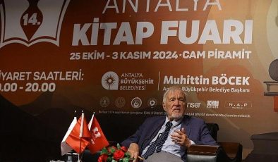 Antalya Kitap Fuarı’nda İlber Ortaylı’ya büyük ilgi