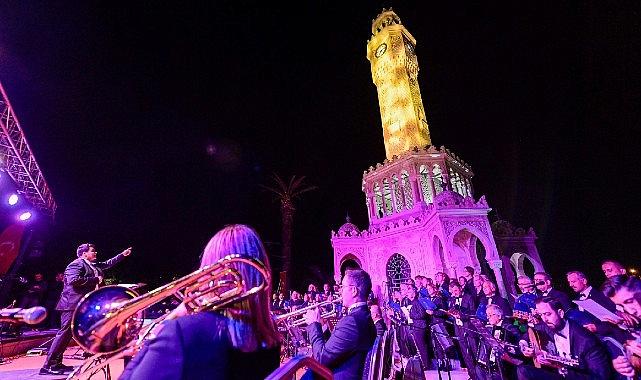 Atatürk Meydanı’nda Cumhuriyet ruhuna yakışır konser