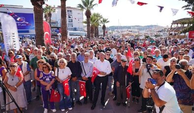 Ayvalık’ta 8 Ekim Salı günü sabah saatlerinde Atatürk Anıtı’na yapılan saldırıya vatandaşlardan tepki yağdı.