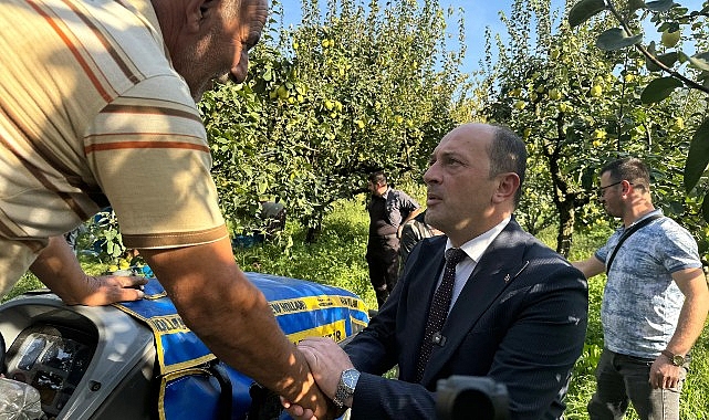 Ayva’nın başkenti Geyve’de Ayva’nın hasadı başladı. Geyve Belediye Başkanı Selçuk Yıldız, Ayva bahçelerinde yapılan hasada katıldı.