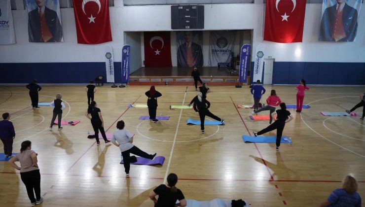 Bakırköy’de kadınlar hem spor yapıyor hem sosyalleşiyor