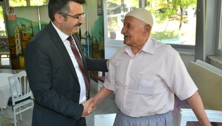 Başkan Yılmaz vatandaş ve esnafla iç içe